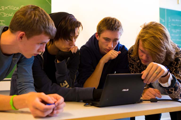 10. klasse elever tager ansvar for deres projekt 10. klasse elever tager ansvar for deres uddannelse