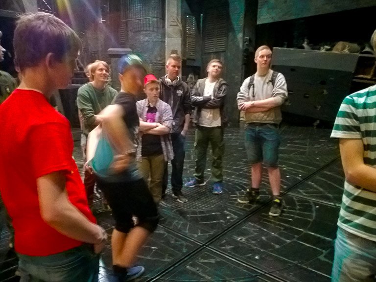 Vi kommer backstage på nogle af de store forestillinger Elever på besøg på teater i London